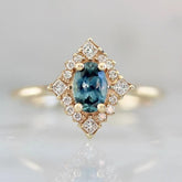 Sky Avenue Oval Sapphire Ring in 18K Yellow Gold