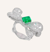Bowknot Design Emerald Platinum 950 Ring with Classic Design
