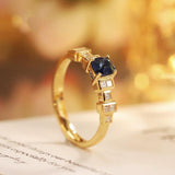 Art Deco Royal Sapphire Ring in 18K Gold with Princess-Cut Diamonds