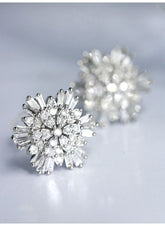 Sakura Desing Diamonds Studs Earrings in 18K White Gold