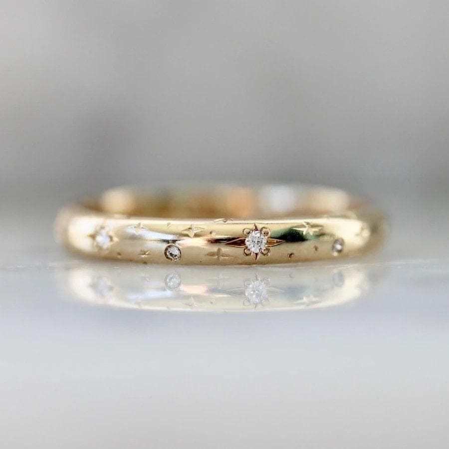 White Diamond Star Engraved in 18K Yellow Gold