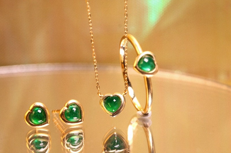 Heart-Shaped Emerald Ring in 18K Yellow Gold