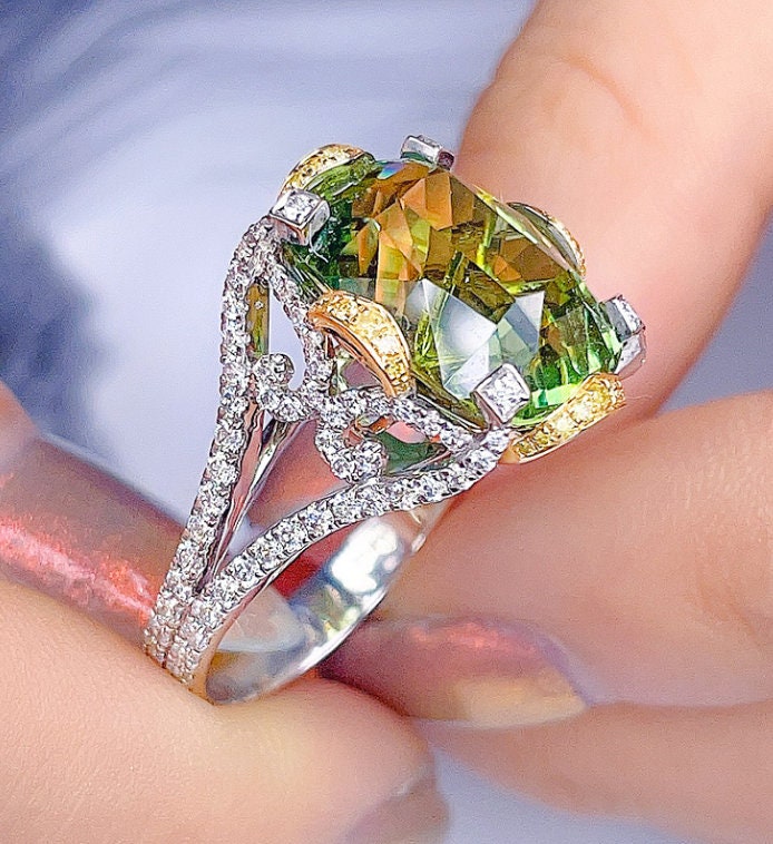 9.5ct Green Tourmaline & Yellow Diamond Cocktail Ring - 18K White Gold