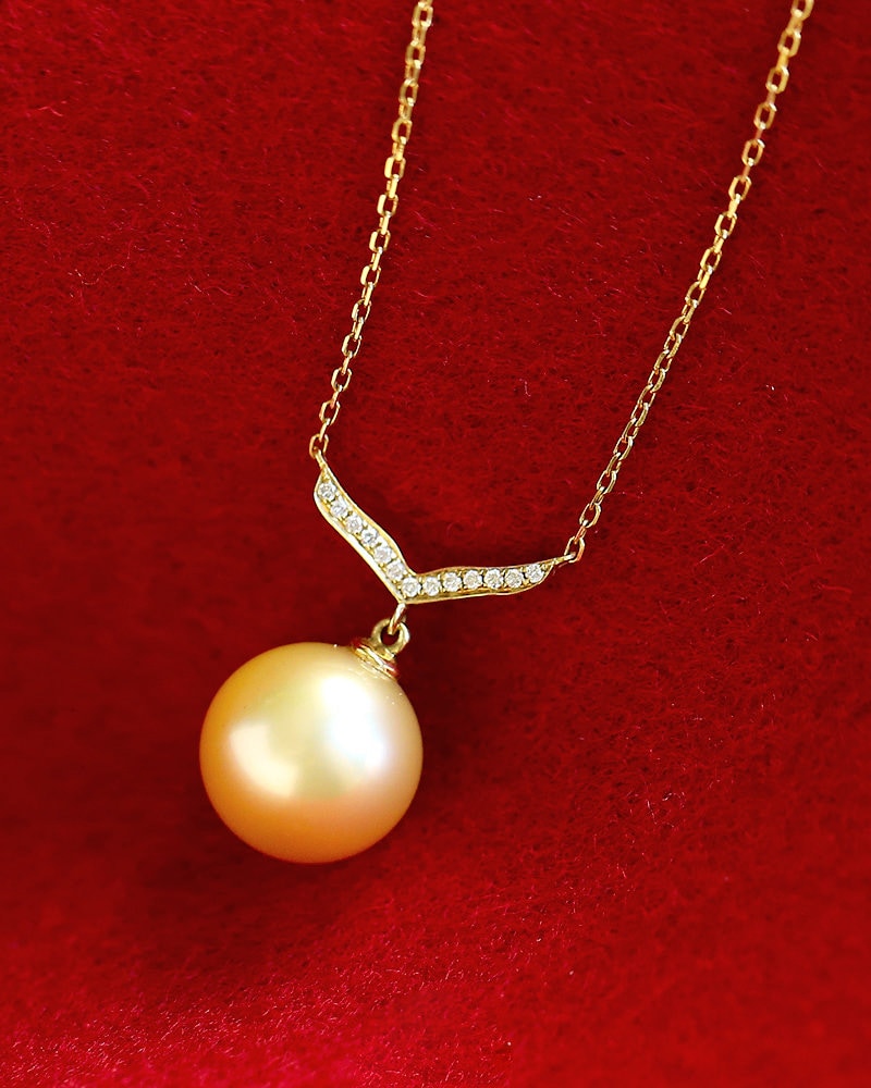 Whale Fin Golden South Sea Pearl Necklace & Diamond - 18K Yellow Gold
