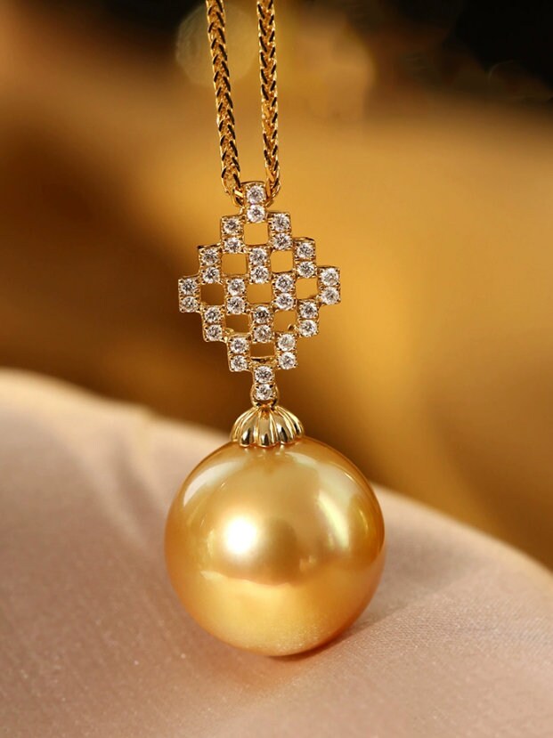 Golden South Sea Pearl Necklace with 18K Gold Clasp – Lavishly Designed