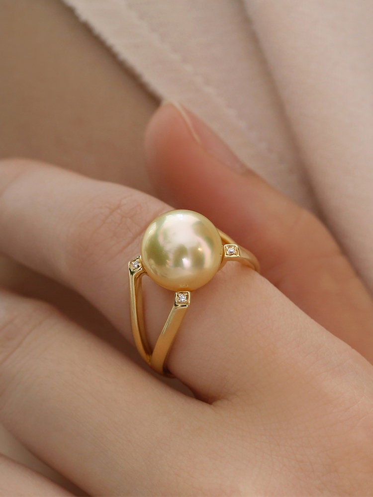 Stunning Golden South Sea Pearl Valentina Ring with Diamond - 18K Gold