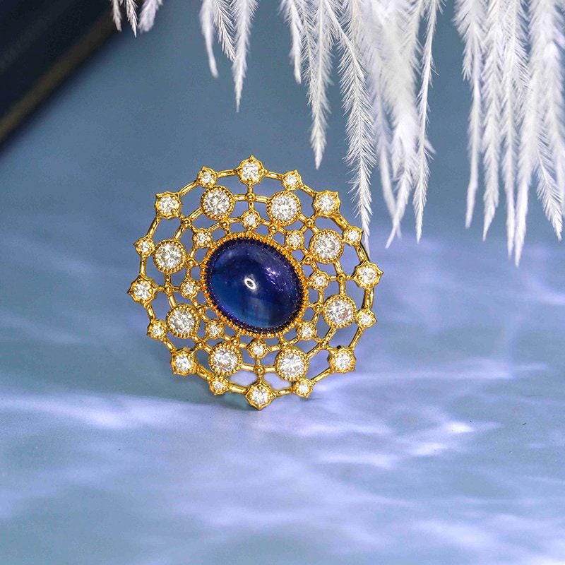 2.43ct Blue Sapphire & Diamonds Pendant in 18K Yellow Gold