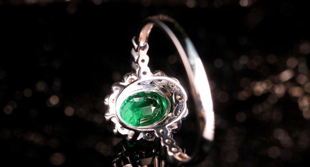 1ct Ovel Cut Emerald & Diamond Ring - 18K White Gold