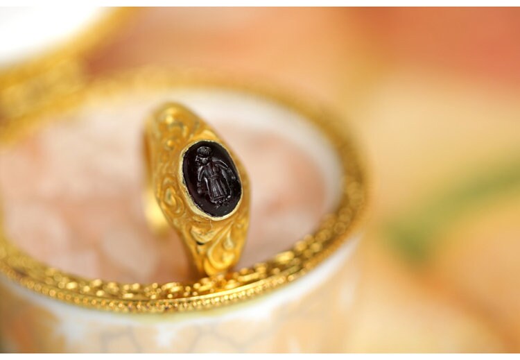 Black Garnet Engraved 22K Gold Vintage Ring - 22K Gold Vintage Vintage Jewelry
