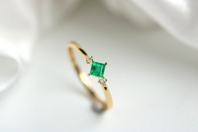 Emerald Square Cut and Side Diamond Ring in 18K Yellow Gold