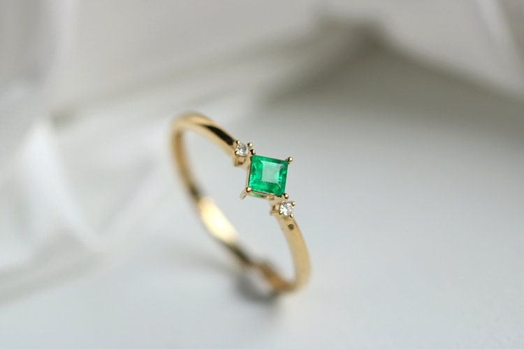 Emerald Square Cut and Side Diamond Ring in 18K Yellow Gold