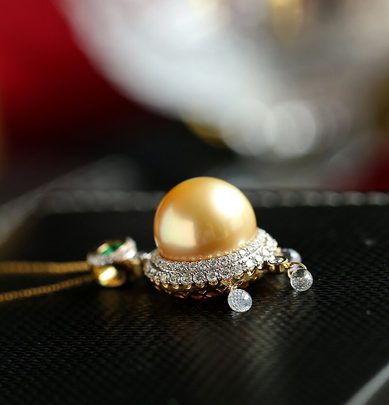 12mm Golden South Sea Pearl & Emerald Necklcae in 18K Yellow Gold