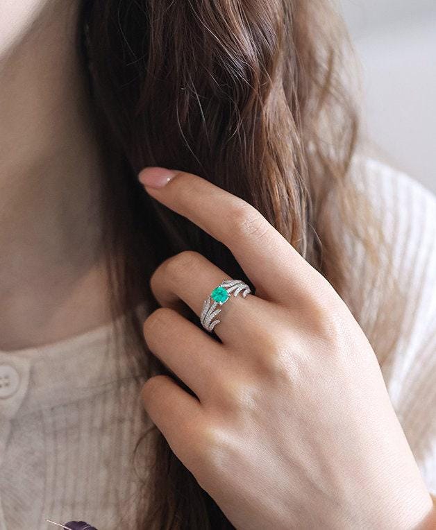 Wing Prong Emerald Wedding Diamonds Ring in Platinum 950