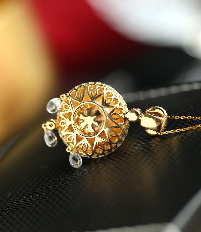 12mm Golden South Sea Pearl & Emerald Necklcae in 18K Yellow Gold