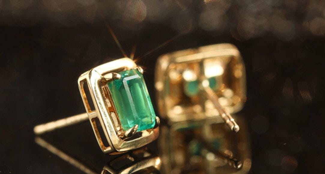 1.15ct Emerald 18K Yellow Gold Pairs Earrings