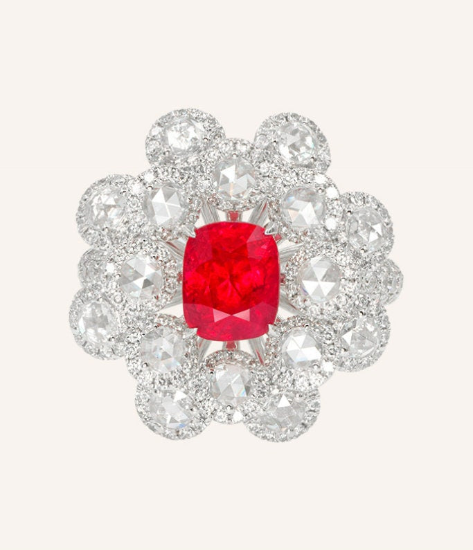 Bowknot Design Emerald Platinum 950 Ring with Classic Design