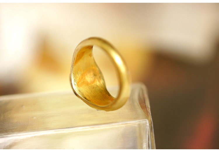 Black Garnet Engraved 22K Gold Vintage Ring - 22K Gold Vintage Vintage Jewelry