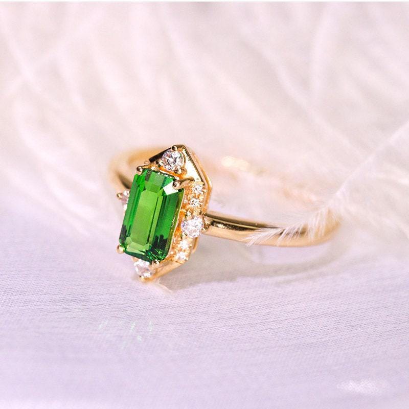 Tsavorite Asscher Cut & Diamond Ring in 18K Yellow Gold