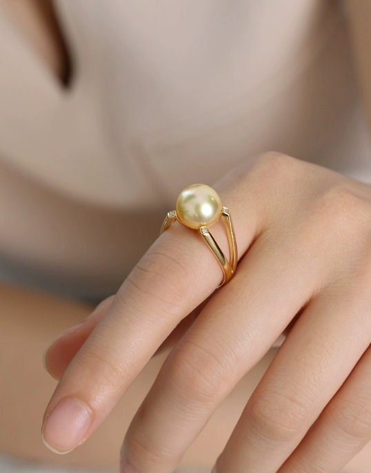 Stunning Golden South Sea Pearl Valentina Ring with Diamond - 18K Gold