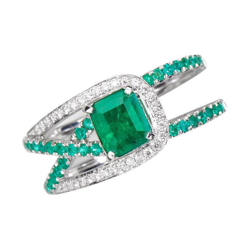 Classic Emerald 18K Free Form Ring with White Diamonds