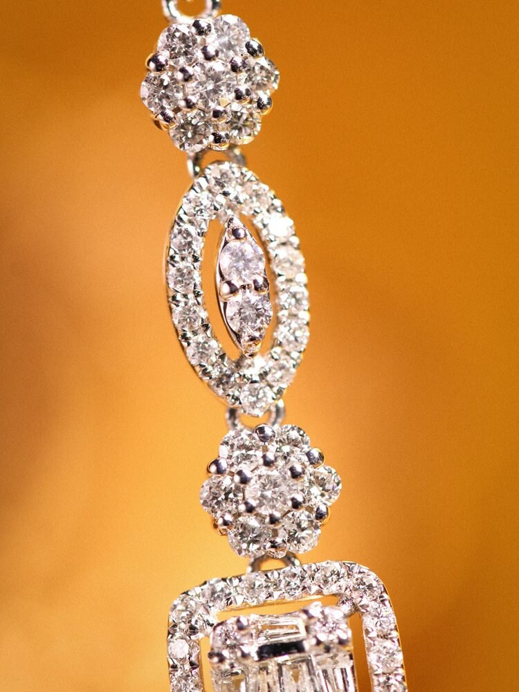 18K White Gold Baguette Cut White Diamond Bracelet – F Color, VS Clarity