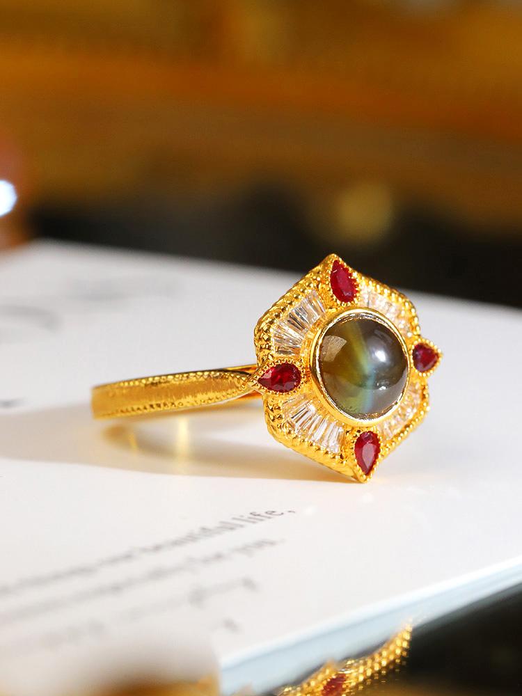 Chrysoberyl Cat's Eye Ring in 18K Gold with Art Deco Design