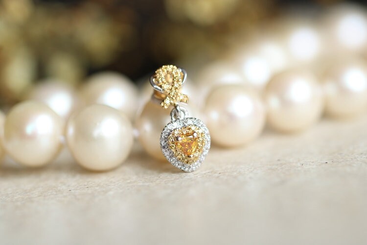 Heart-Shaped Fancy Yellow Diamonds Necklace in 18K White Gold