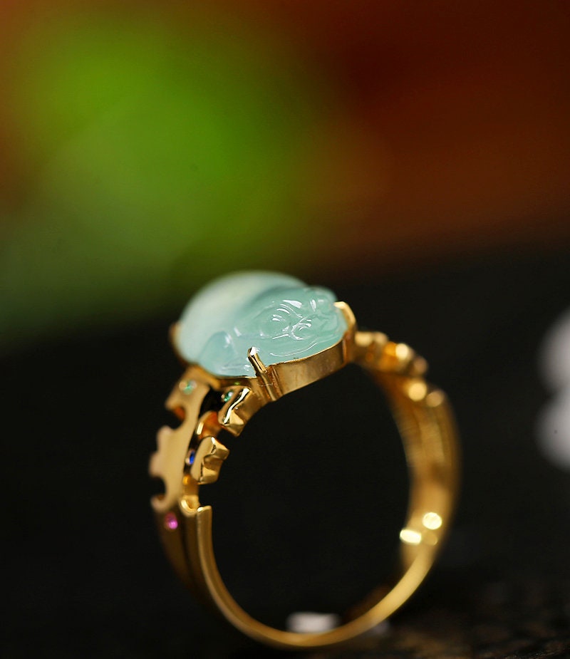 Frog Carving Jade Ring in 18K Yellow Gold