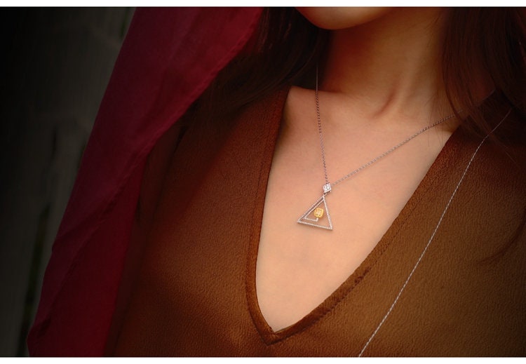 Fancy Yellow Diamonds Pyramid Necklace in 18K Yellow Gold