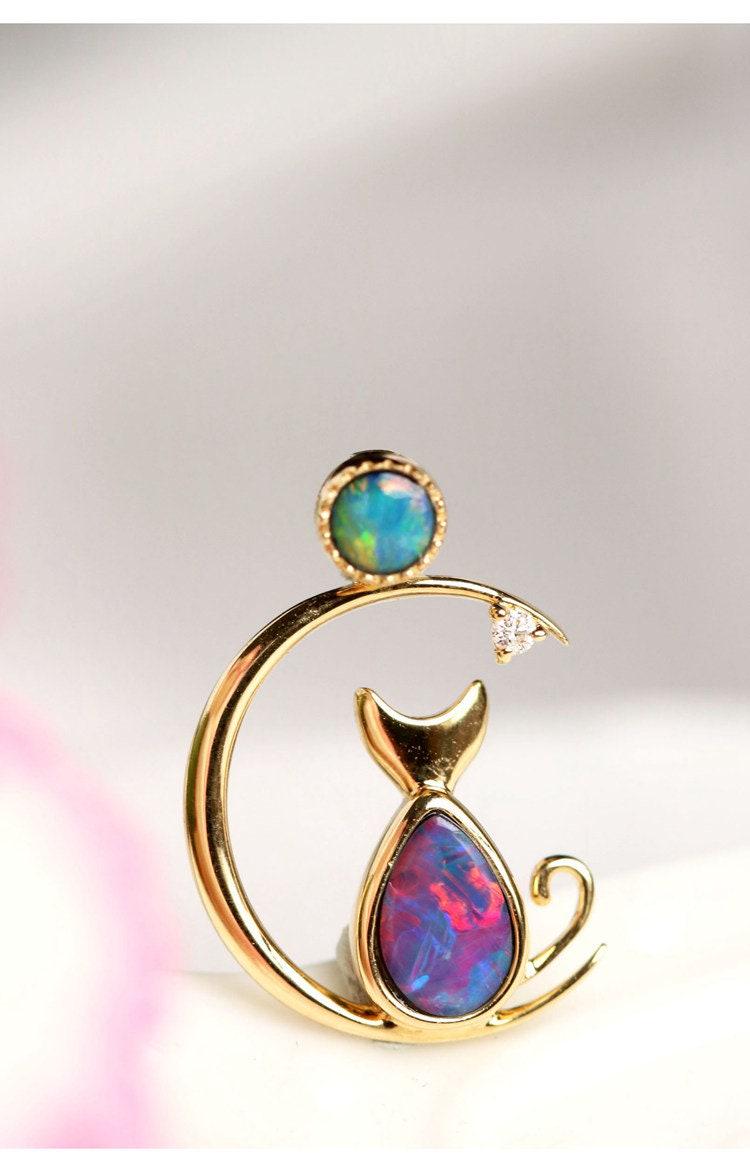 Cat and Moon Opal Pendant in 18K Yellow Gold