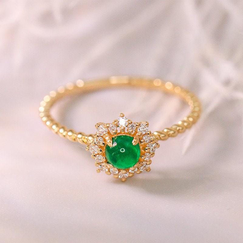 Rape Desgin Emerald Ring & Diamond - 18K Yellow Gold