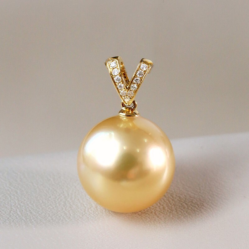 V-Shaped Diamonds Pendant with Hgue South Sea Golden Pearl - 18K Gold