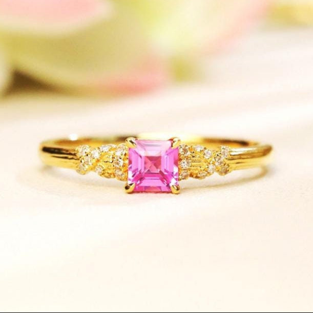 Princess-Cut Padparadscha Sapphire Ring - 18K Yellow Gold