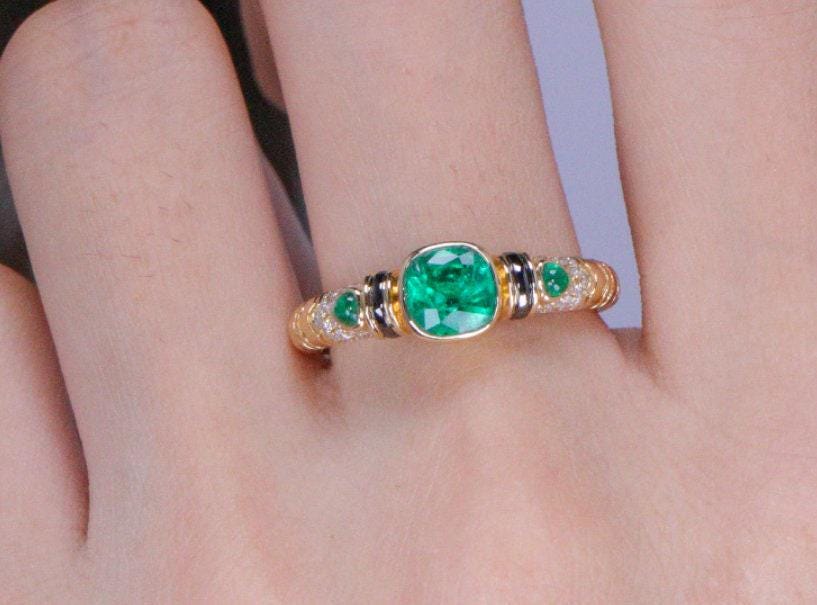 Superior Emerald Black Agate 18K Gold Engraved Ring