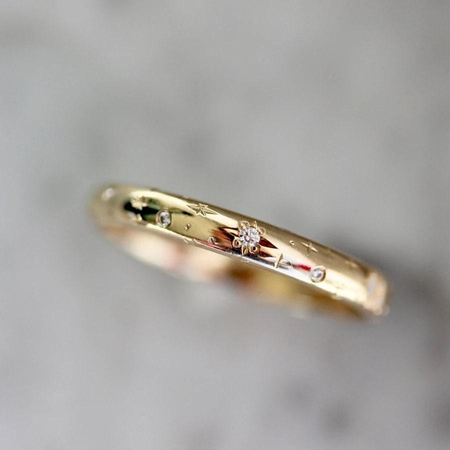 White Diamond Star Engraved in 18K Yellow Gold