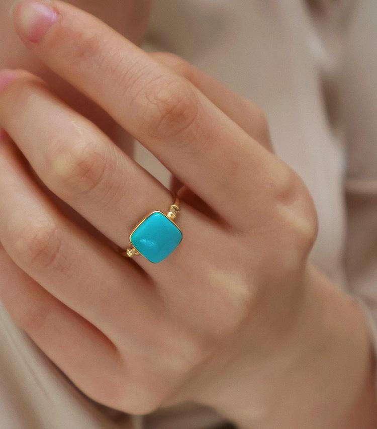 Superior Square Turquoise 18K Yellow Gold Ring
