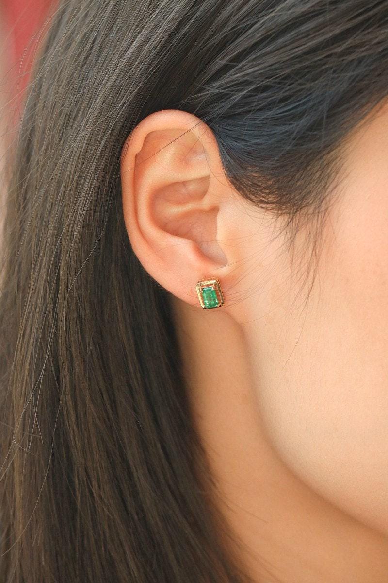 1.15ct Emerald 18K Yellow Gold Pairs Earrings