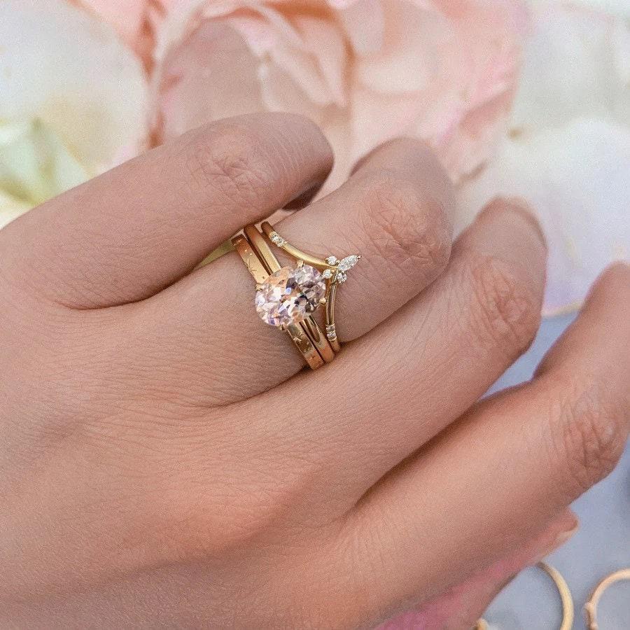 Star Engraved Gold Band Ring in 14K Yellow Gold