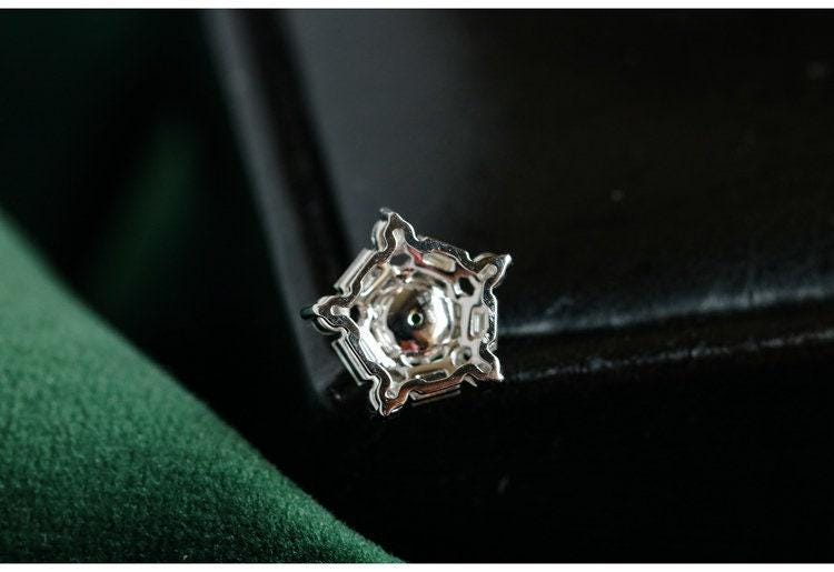 Snowflake Diamonds with Emerald Pendant in 18k White Gold