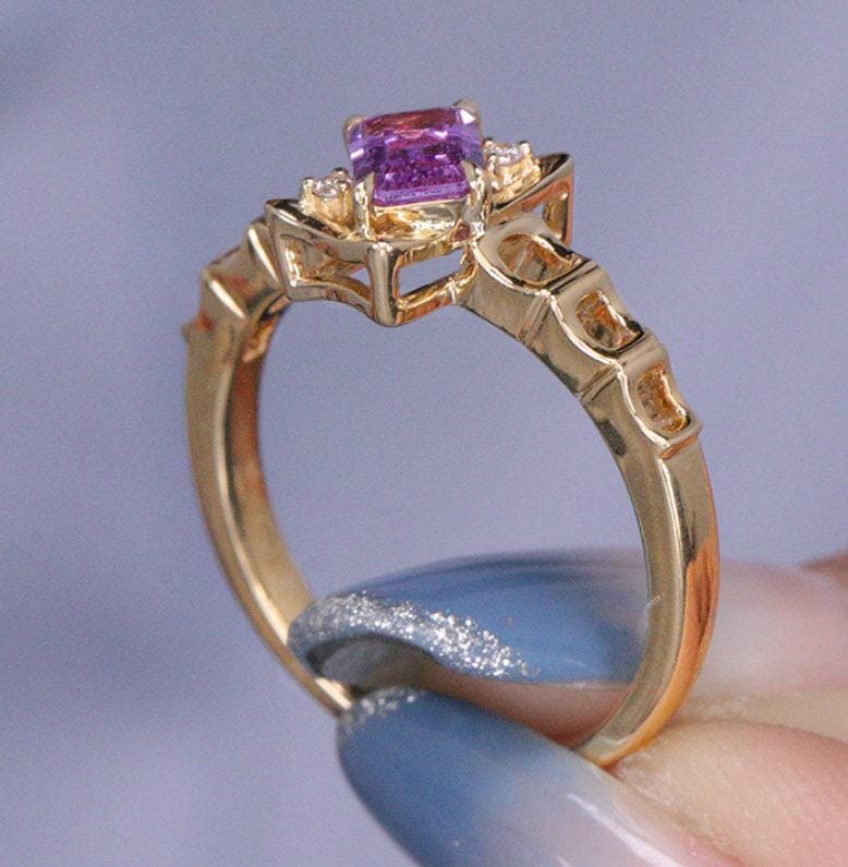 Minimalist Purple Pink Sapphire 18k Yellow Gold Ring - Hollow Out Design
