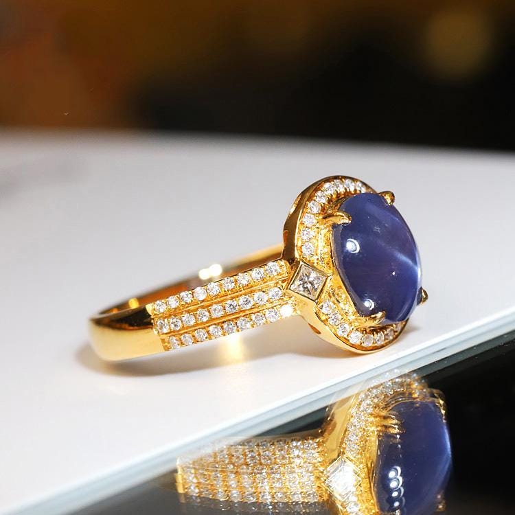 2.3ct Lavender Star Sapphire 18K Gold Ring in Halo Diamond