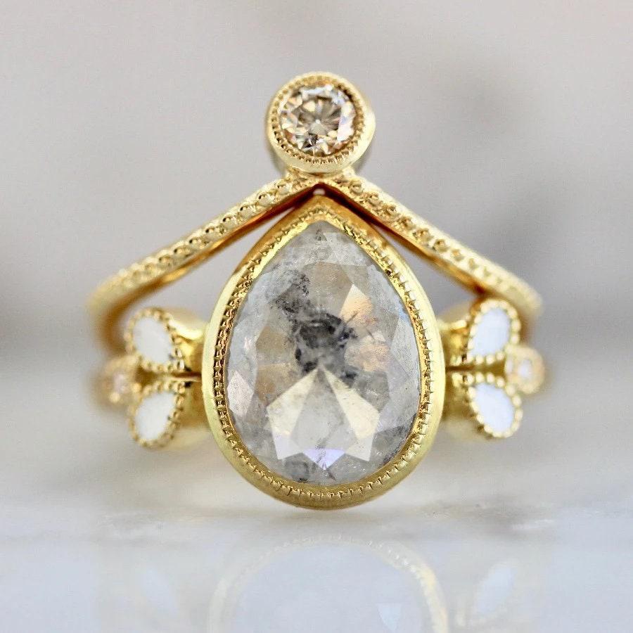 Round Brilliant Cut Champagne Diamond Chevron Ring in 18K Gold