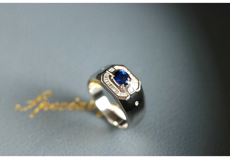 Blue Sapphire & Diamond Signet 18K Gold Ring - Classic Men’s Edition