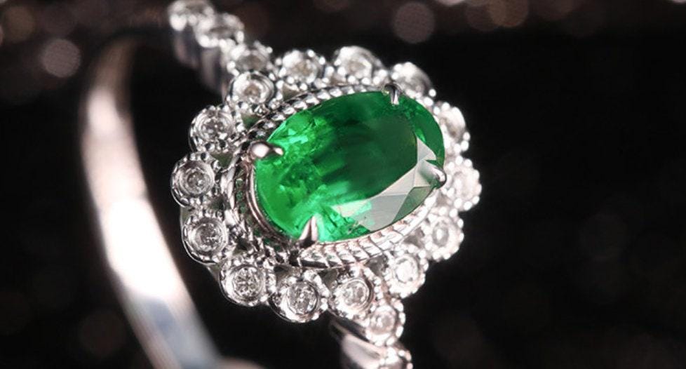 1ct Ovel Cut Emerald & Diamond Ring - 18K White Gold