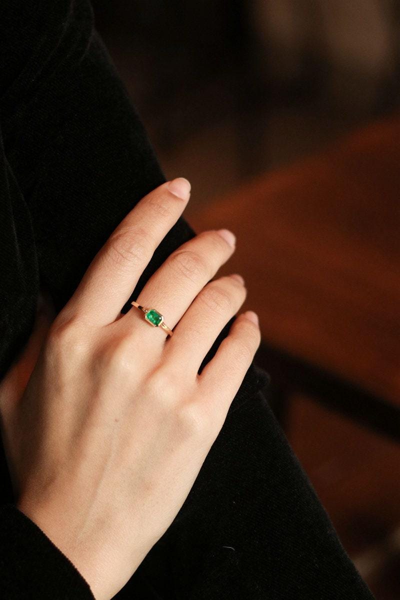 Emerald & White Diamond Flip Ring in 18K Yellow Gold