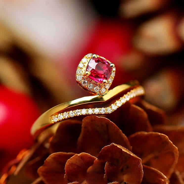 Spinel & Diamonds 18K Gold Chevron Ring