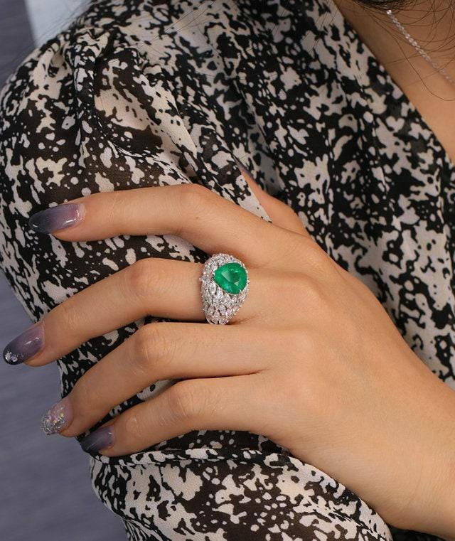 2.3ct Emerald Heart Shape 18K Gold Ring with Full Diamond