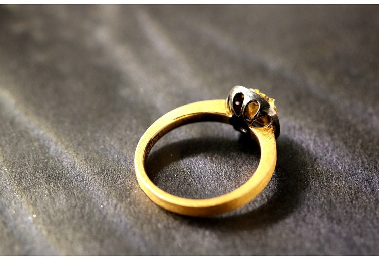 Fancy Yellow Diamonds Satin Finish Ring in 18K Yellow Gold