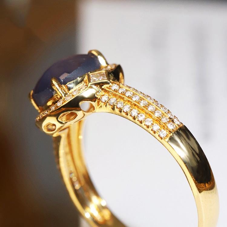 2.3ct Lavender Star Sapphire 18K Gold Ring in Halo Diamond