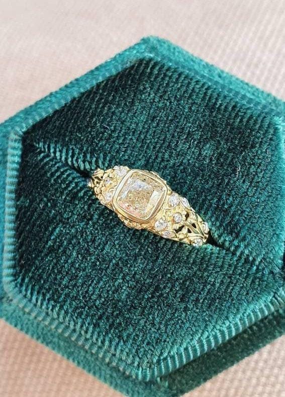 Bright Cushion Diamond Engraved Ring in 18K Yellow Gold